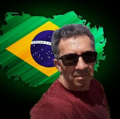Bolsonarista, direita, capitalista, armamentista, defensor do melhor presidente da história, Bolsonaro.