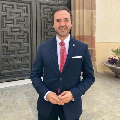Economista convencido de un mundo social y sostenible. Malagueño y melillita de corazón💛👔✝️De la Hdad Salutación desde chico👦🏻 . Adelante, siempre adelante