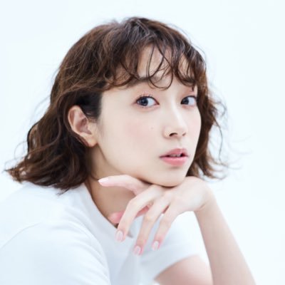 韓ドラと🍠を愛してやまない29さいです🙈🧡 🤍2023年度後期連続テレビ小説「ブギウギ」 リリー白川役💃🏻♬ 10月2日(月)放送スタート 🤍PARCO PRODUCE 2024「東京輪舞」👫🏻2人芝居 東京公演：2024年3月　PARCO劇場 地方公演：2024年4月　福岡、大阪、広島