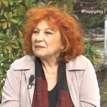 Suzy_trosss's profile picture. Φαρμάκι έχω στην Ψυχή.Φέρνει μαυρίλα θολερή στα στήθια μου Νύχτα αξημέρωτη ξανά, Με το πιοτό της με κερνά, Εβίβα μου, Σκοτάδι πίνω για πιοτό, Πω πω πω πω πω πω