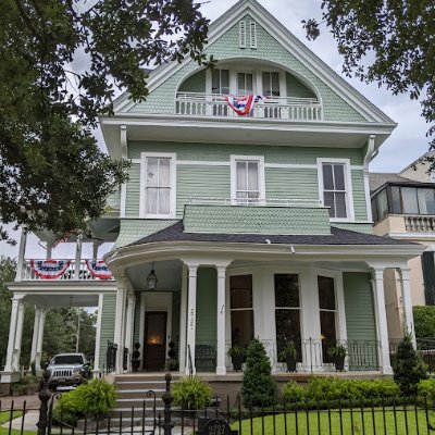 Our New Orleans B&B welcomes you to a majestic historic past within the comfort and convenience of a modern bed and breakfast inn. (504) 450-8524