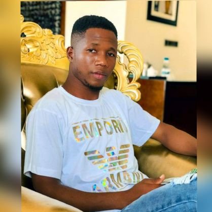 They don't love we anymore 💔 😪 but I believe in God,soon I will become Rich 💯 man🙏