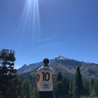 Yohan_Totti's profile picture. ROMA ❤️💛   CAVS ❤️ Insta : r10manista