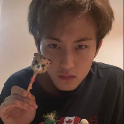 Mark Attractive Lee 🏎️🇨🇦🔛🔝 ชอบคนใส่แว่นมีไฝตรงแก้มซ้ายพูดไอกอชยูช