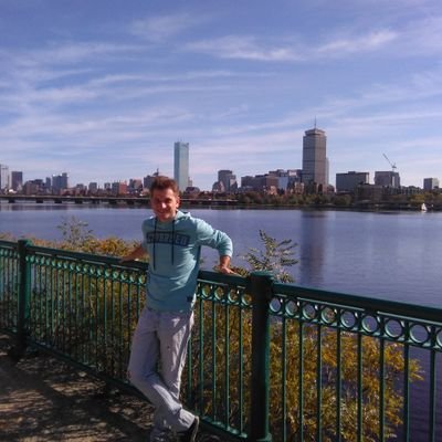 Senior Economist at the Banco Central de Chile. Ph.D. in Economics at the University of Michigan. BA in Economics @alumniUPF and MSc in ITFD @barcelonagse
