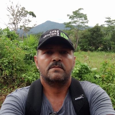 Soy amigable regular genio luchador por las causas sociales