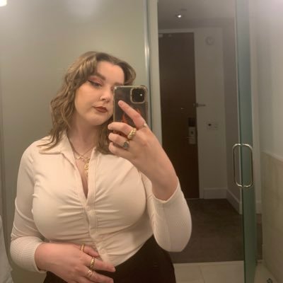 AilishDenton's profile picture. she/her !