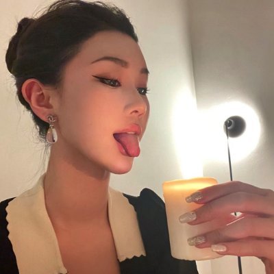🍓 Anyone can talk about anything because I love new 🍓friendships but don't talk about sex I don't like it at all We should always respect each other ✨