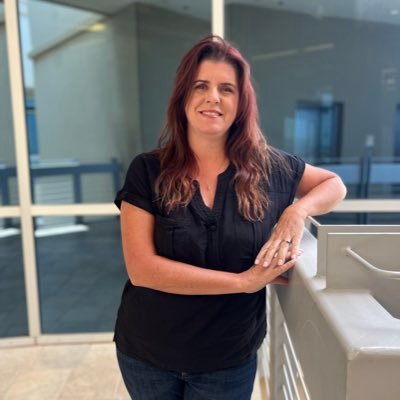 ezrealtyinaz's profile picture. 