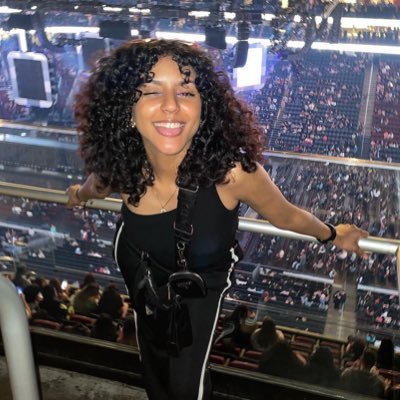 Latina🇵🇷🇩🇴 | Podcast co- host for Girls Nite 🎙✨
