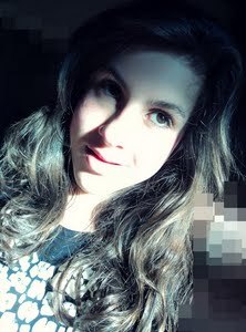 Ahh eu sou Legal pra uns chata pra outros mas nem ligo pra opinião alheia o q interessa é ser feliz e o resto dane -se !