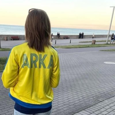 Arka Gdynia! Bo mam żółte serce i niebieska w żyłach krew 💛💙
