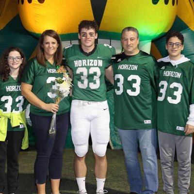 Benfriedlander_'s profile picture. HHS Football ‘22 LB 6’1 200 lbs