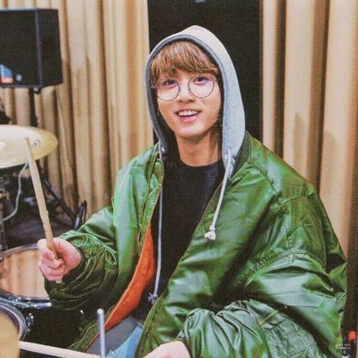 Hi I am Sky and I am 21 from Leeds I am new to twitter and looking for some kpop friends I love BTS, ATEEZ, BLACKPINK, Stray Kids and more 🙂