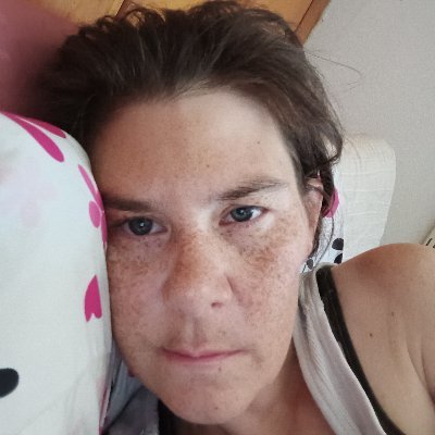 Single mother of 1 , 3 jobs , own bussiness , sell avon.