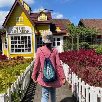 bluntlyever's profile picture. howdy?