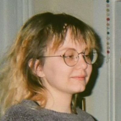 bethuhwhat's profile picture. half a stigmata