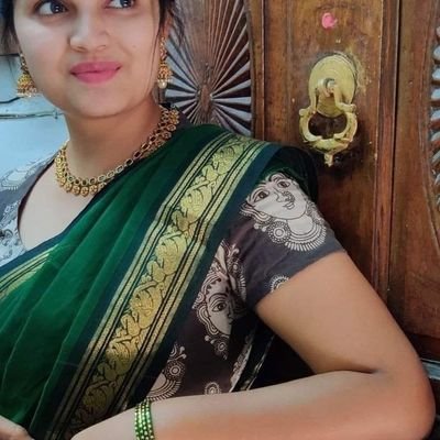 housewife..
கொஞ்சம் sexy.. கொஞ்சும் அழகு..