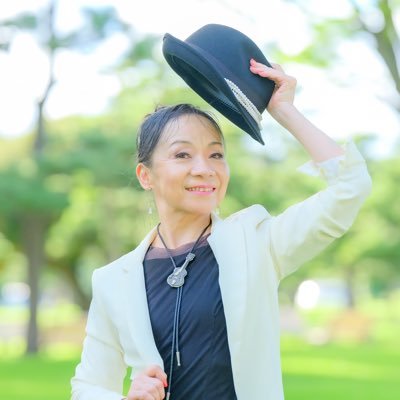 uta1988321's profile picture. 先天性股関節脱臼 のため 人工股関節 置換手術 術中に 大腿骨骨折(^^; 再置換手術後 ✨繊細なカラダの仕組みを知って✨大好きなバレエ ・ジャズダンスの舞台に復帰✨諦めなくて良かった ✨いつでも自分でケアができる喜びを🍀 #ハーブファスティングクラブ #美しゅうかん #リンパケア