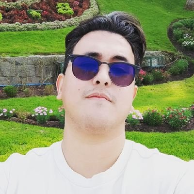 30 años.
Fanatico del Real Madrid
Ingeniero en Informática, Venezolano.