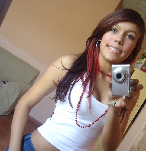 Binarahal's profile picture. 17 anos , Mineira , Libriana, Ciumenta, Tímida , Eclética , Sonhadora...'   Nunca deixe que os seus princípios impeçam você de fazer o que é certo. '