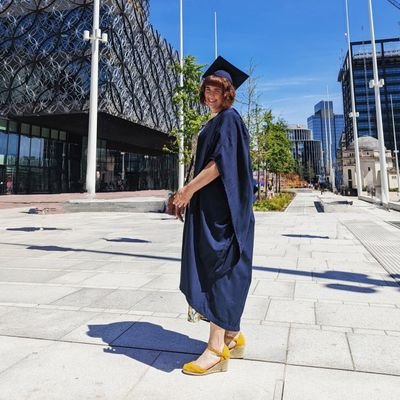 Newly-Qualified Paramedic 🚑 Brummie who brunches and travels the world 🥑🌍 Good sturdy girl 🎵 All views my own 🏳️🌈