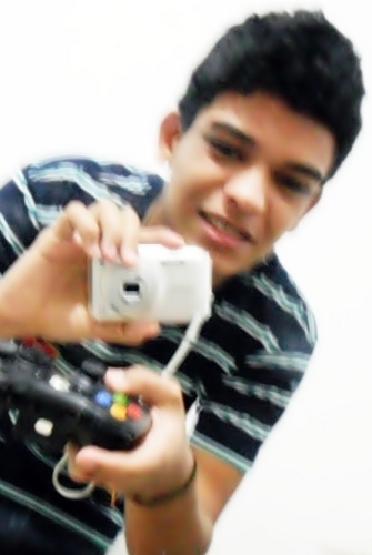 Sou muito mais que essas letras, frases e fotos que falam sobre mim. Sou as minhas atitudes, os meus sentimentos, as minhas ideias.