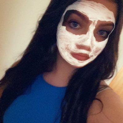 ellamount5's profile picture. my friend made me make a twitter account