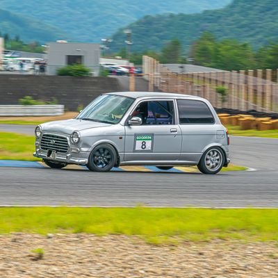 車遊びが辞めれないサラリーマンのオッサンです🚗DIYしすぎて車屋にお金落とさない糞客です🎵ヤフオクで買った5万円ミラバン(ジーノ仕様)を流用部品、廃材等々ローコストDIYで試行錯誤して楽しんでます🎵テストにサーキットにも出没してます🚗楽しく金かけずやってます😂
#貧乏レーシング 好きな言葉は清貧です🌻