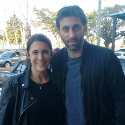 Soy periodista pero trabajo en RR.HH. Enferma fanática de Racing. Pido deseos siempre que brindo. Birrera de alma y adoradora de Diego Alberto. #HayUnoSolo