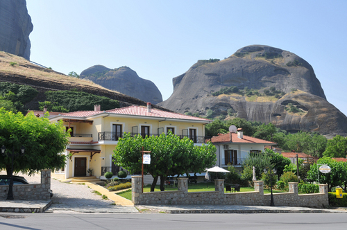 kalambakahotels's profile picture. Gogos Meteora Hotel is situated in Kastraki village on the road to the Meteora rocks. More info @