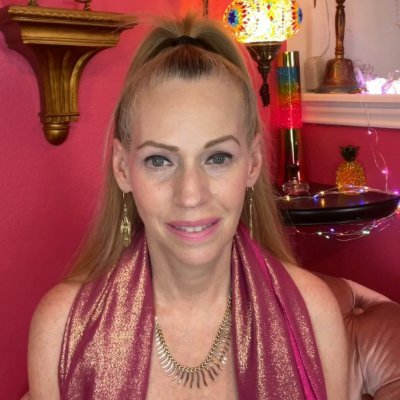 Emotional Energy Healing Coach/Author/Podcast @Time to Heal with Cassady. PTSD, sexual abuse survivor. Relevant conversations about mental and emotional health.