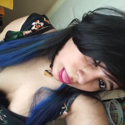minecraft is my life, gamer, I play soccer or softball, love the walking dead, follow me I follow back, I'm 23 years old! ^¬^ I has funny name on here yes ik xD