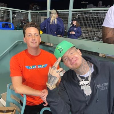 Manager + Creative Marketing + Social Media @Millyz @thecompound__