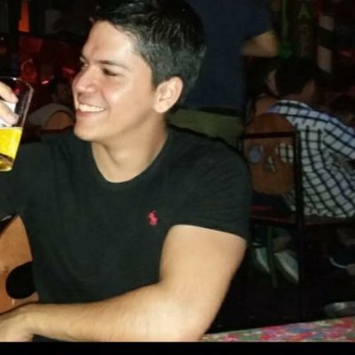 Estudiante de ingenieria, 26 años, hincha del Ciclón de barrio obrero..