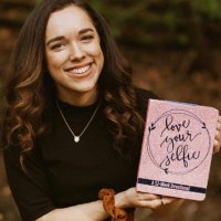 Tessa Emily (@tessaemilyhall) Twitter profile photo