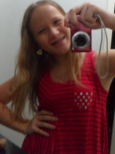 Ninguém me conhece o bastante para me descrever, e é por isso que eu continuo surpreendendo as pessoas. ;) :*