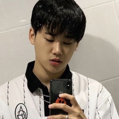 iegooc_'s profile picture. 인스타에 고화질로 업로드 됨..