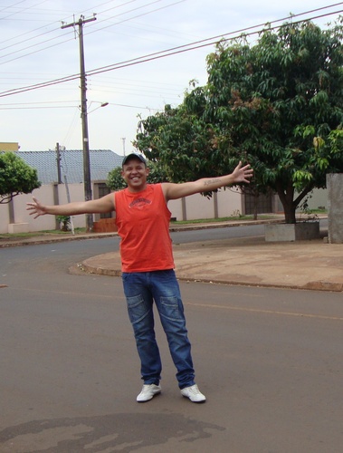 guerreiro...eu...
vencer é meu lema
lutar até conseguir
vencer é meu ideal
e viver uma vida feliz...
