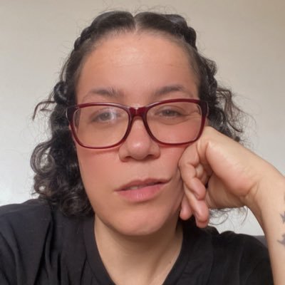 Mãe, imigrante 🇧🇷🇵🇹, web deva, feminista, esquerdopata, 🐱cat lady, não necessariamente nesta ordem.