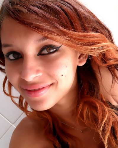 DEUS É TUDO pra mim. Realista , sincera , amiga , fiel , apaixonada , sonhadora ,louca por CHRIS BROWN apaixonada por CAIO CASTRO etc. segue ?