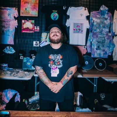 Codie. Touring Merch Manager for @sevenlionsmusic, @officialbtsm, & @subtronics. Lover of bourbon, bbq, and Nascar. *All opinions are my own personal opinions*