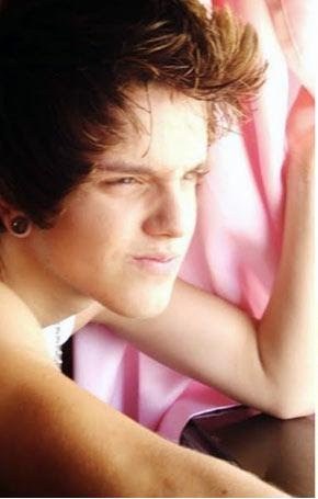 16anos sou fofinho,ciumento,safado, falo com todas, vemk dlç que te mostro o resto!  #CUIDADO eu mordo #nhac Posso te morder? ­Aaa, deixa vai! Só da @ViiMattiuz