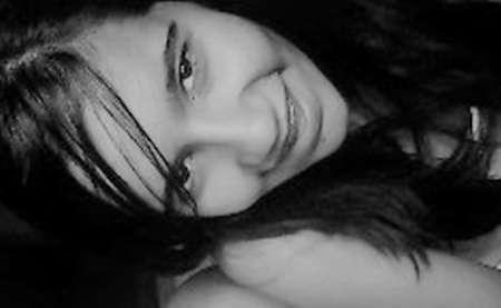 Sou boba, sou chata, me irrito com coisas banais, brigo por nada, choro do nada, grito, rio alto,  mas sei muito bem ser suficiente qando tem q ser.