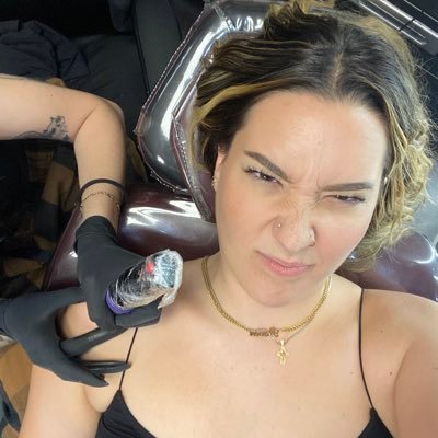 helenadefrance's profile picture. scorpio ☉ leo ☽ aries ↑ (she/her)