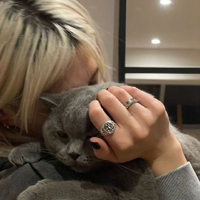 AngleLalis's profile picture. The Life of a Showgirl 🧡