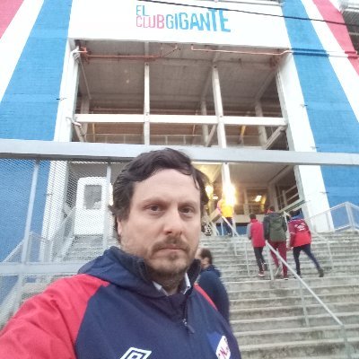 Abogado. Ajedrecista. Socio del C N de F #43.021