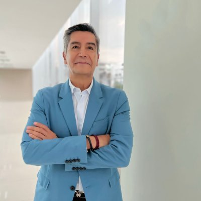 Profesional de la salud y  directivo en la investigación Clínica