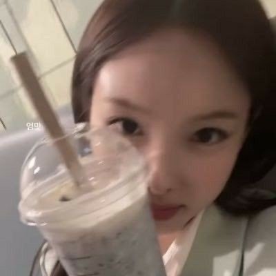 modelskcals's profile picture. 𝐯𝐞𝐧𝐭 𝐚𝐜𝐜; depression, anxiety and ed diary.