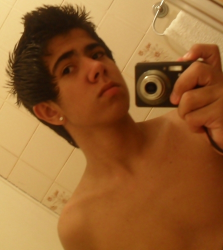 Escuto meu coração,pois minha razão,muitas vezes atrapalha o meu pensar (...) ♬ 


http://t.co/lgdhCMnPWQ
